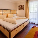 Garni Ida Hotel *