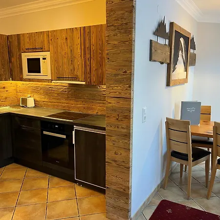 Garni Ida מלון אישגל